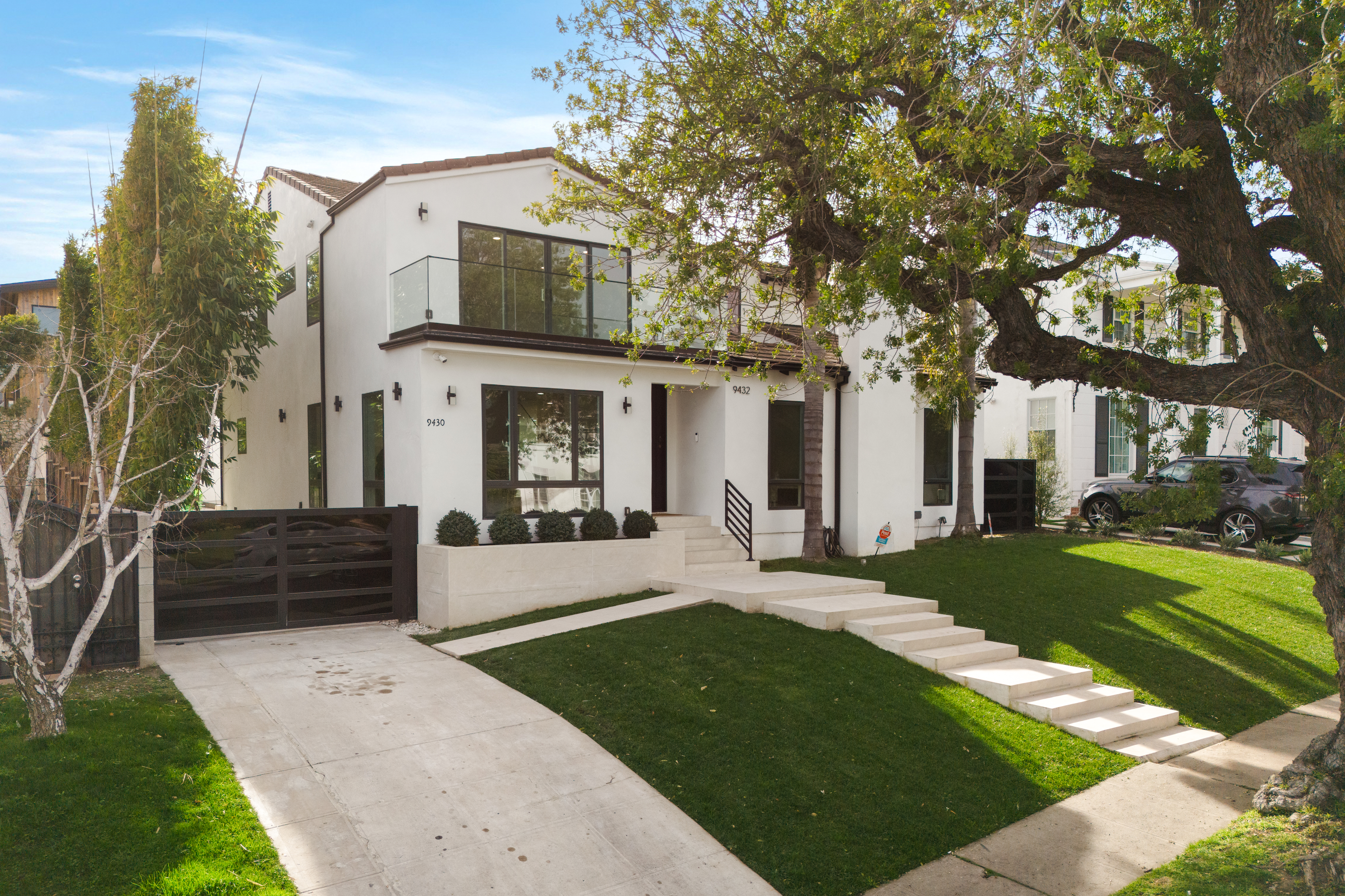 9432 Oakmore Rd exterior — luxury rental Los Angeles 90035 photo 1