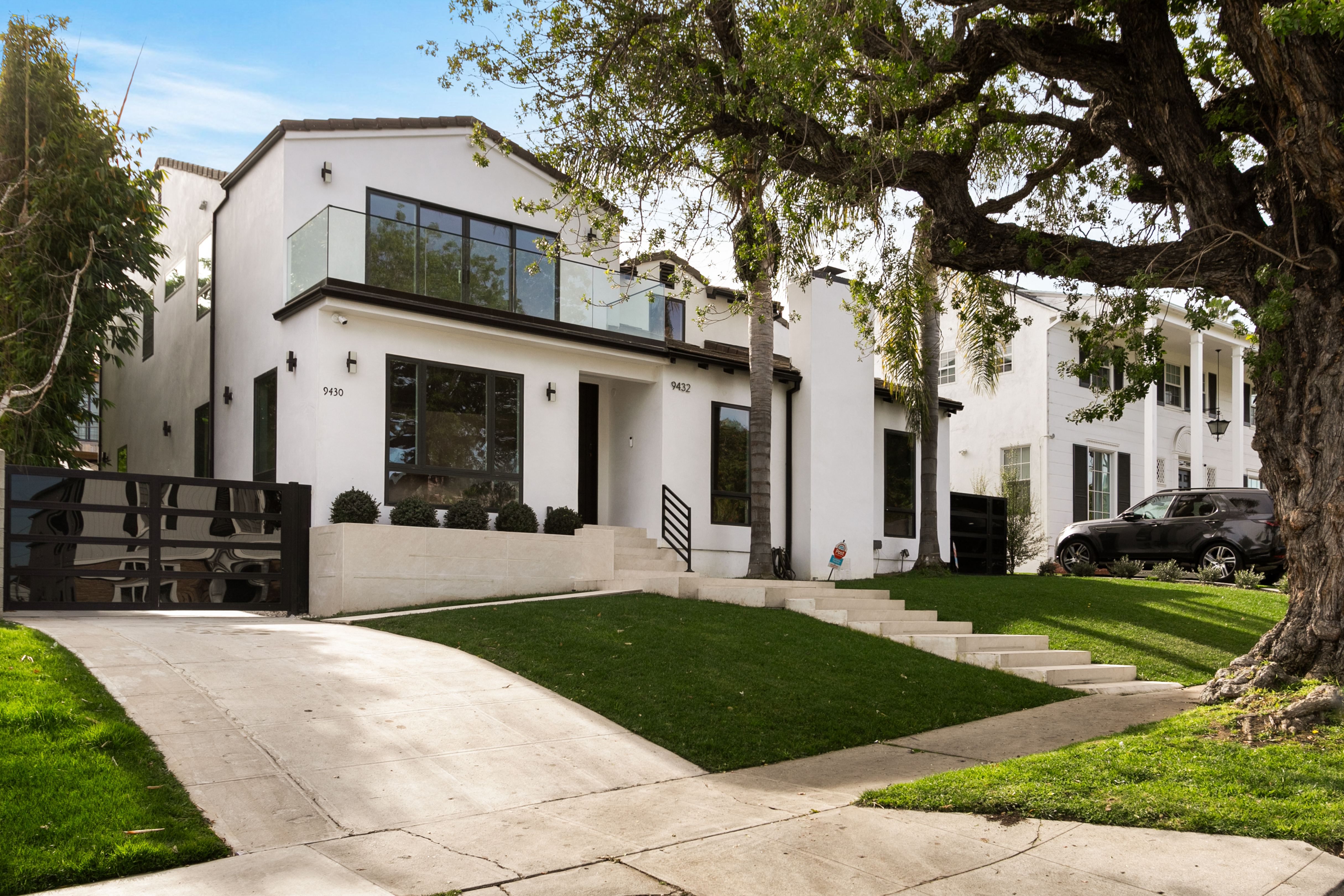 9432 Oakmore Rd exterior — luxury rental Los Angeles 90035 photo 3