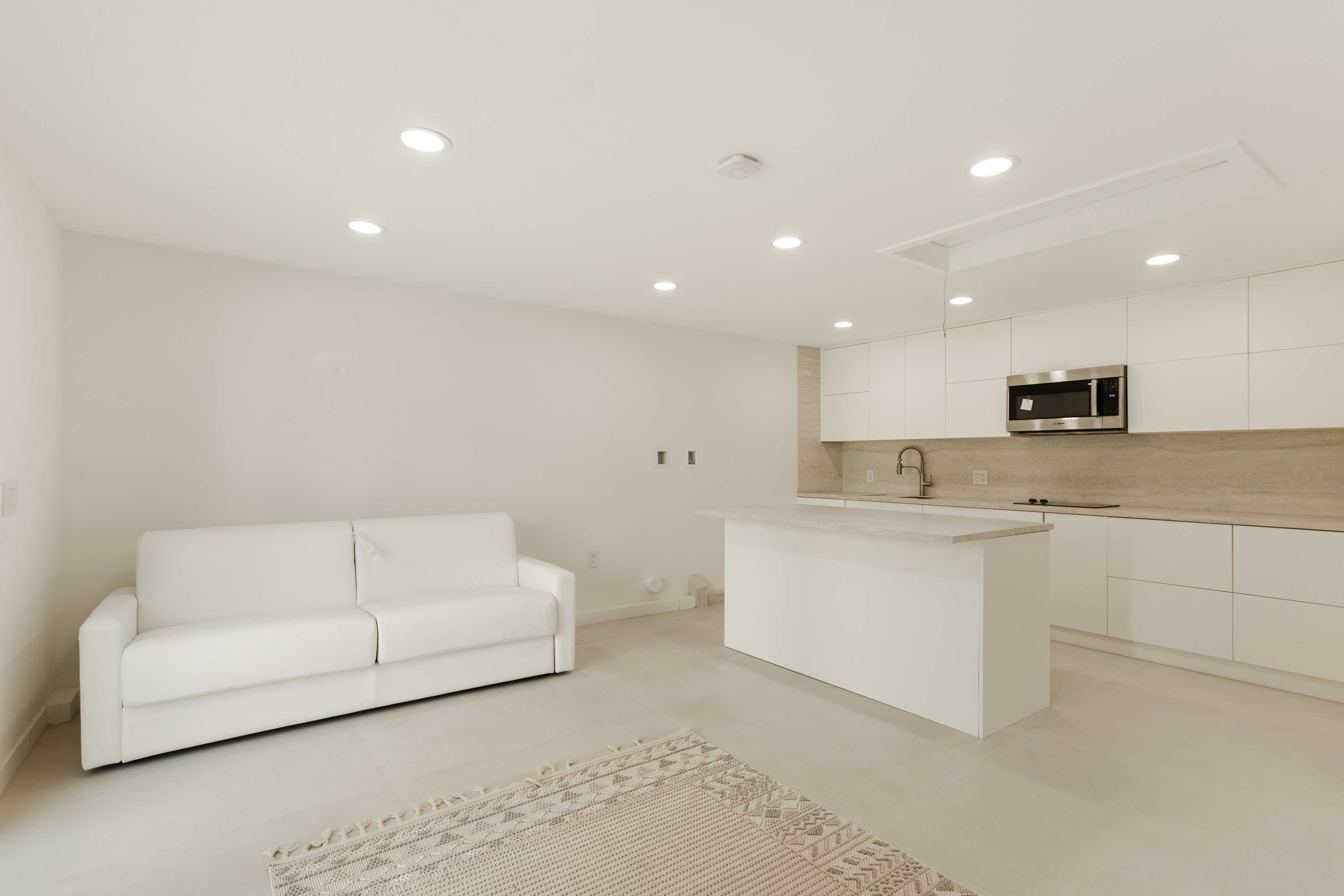 Private guest house ADU â€” 9432 Oakmore Rd Beverlywood