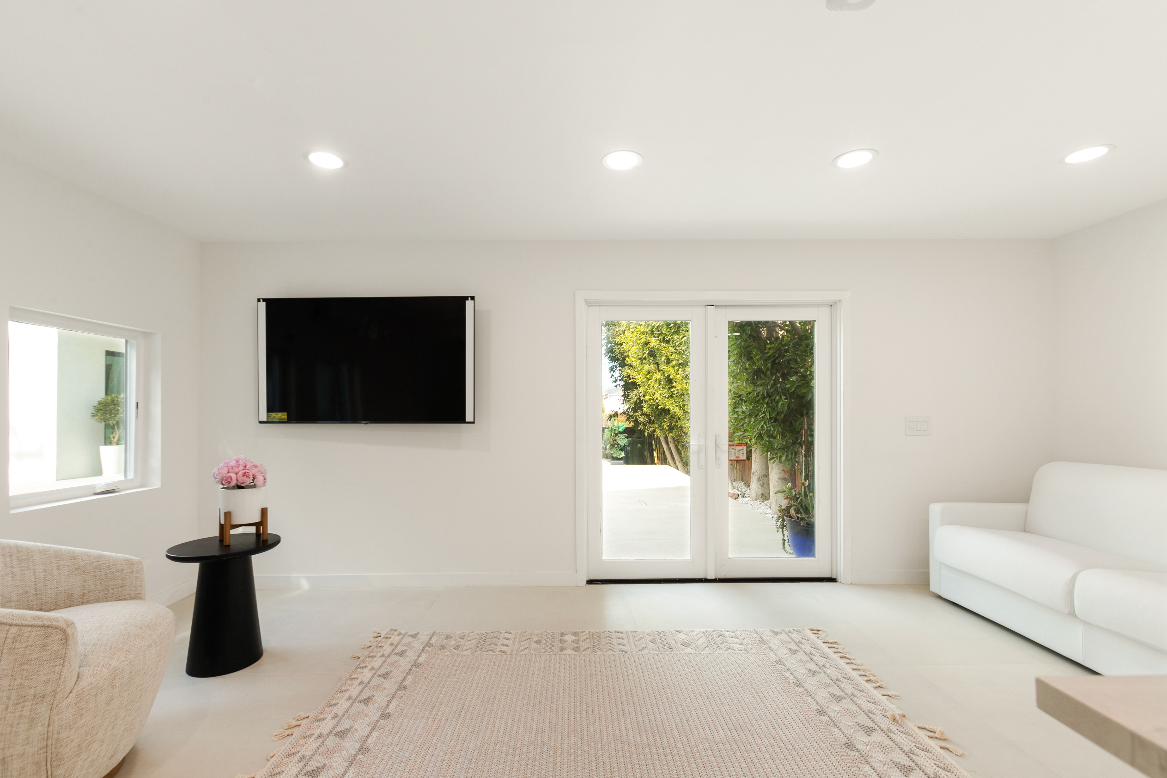 9432 Oakmore Rd guest house — luxury rental Los Angeles 90035 photo 4