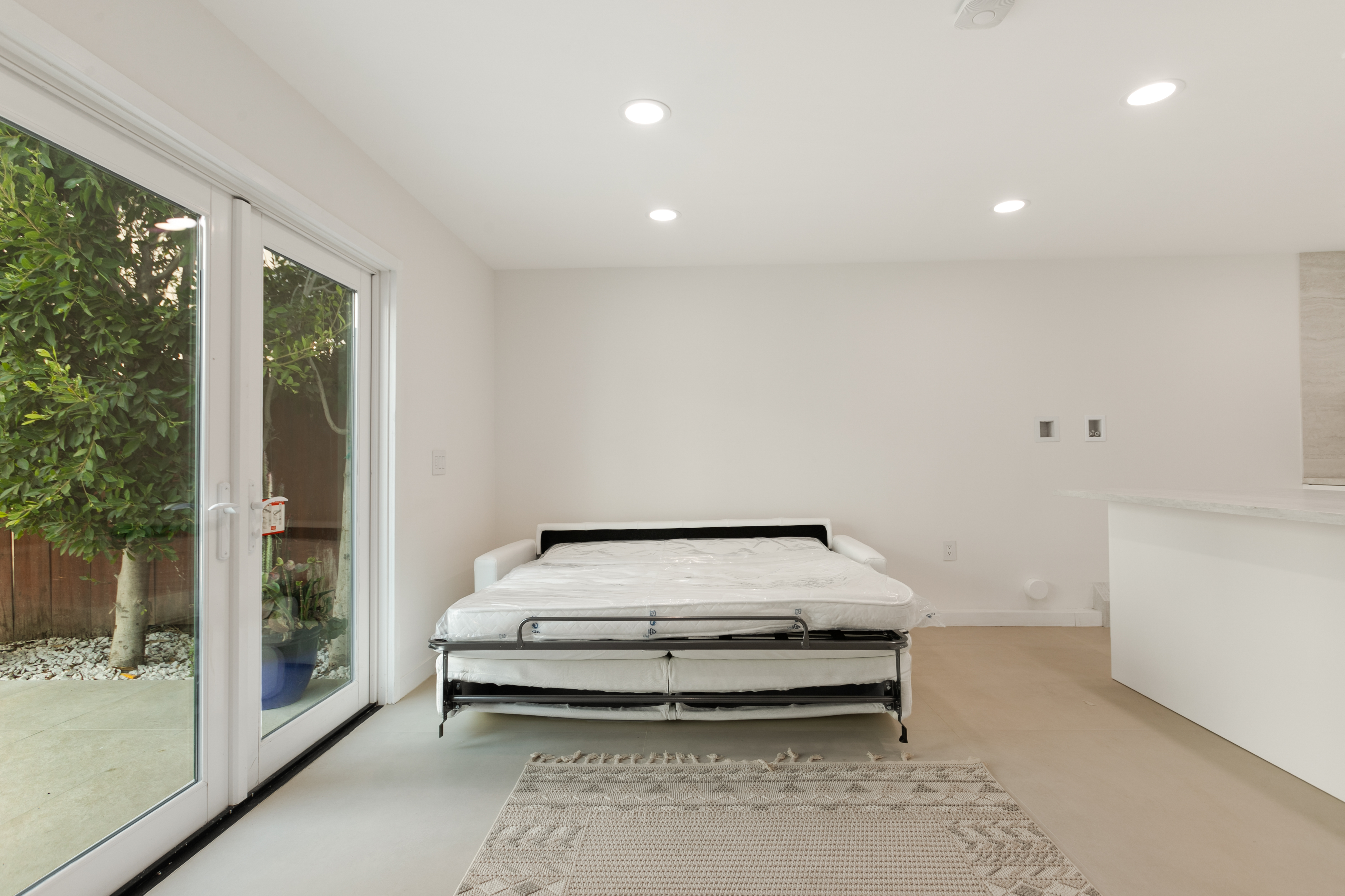 9432 Oakmore Rd guest house — luxury rental Los Angeles 90035 photo 5