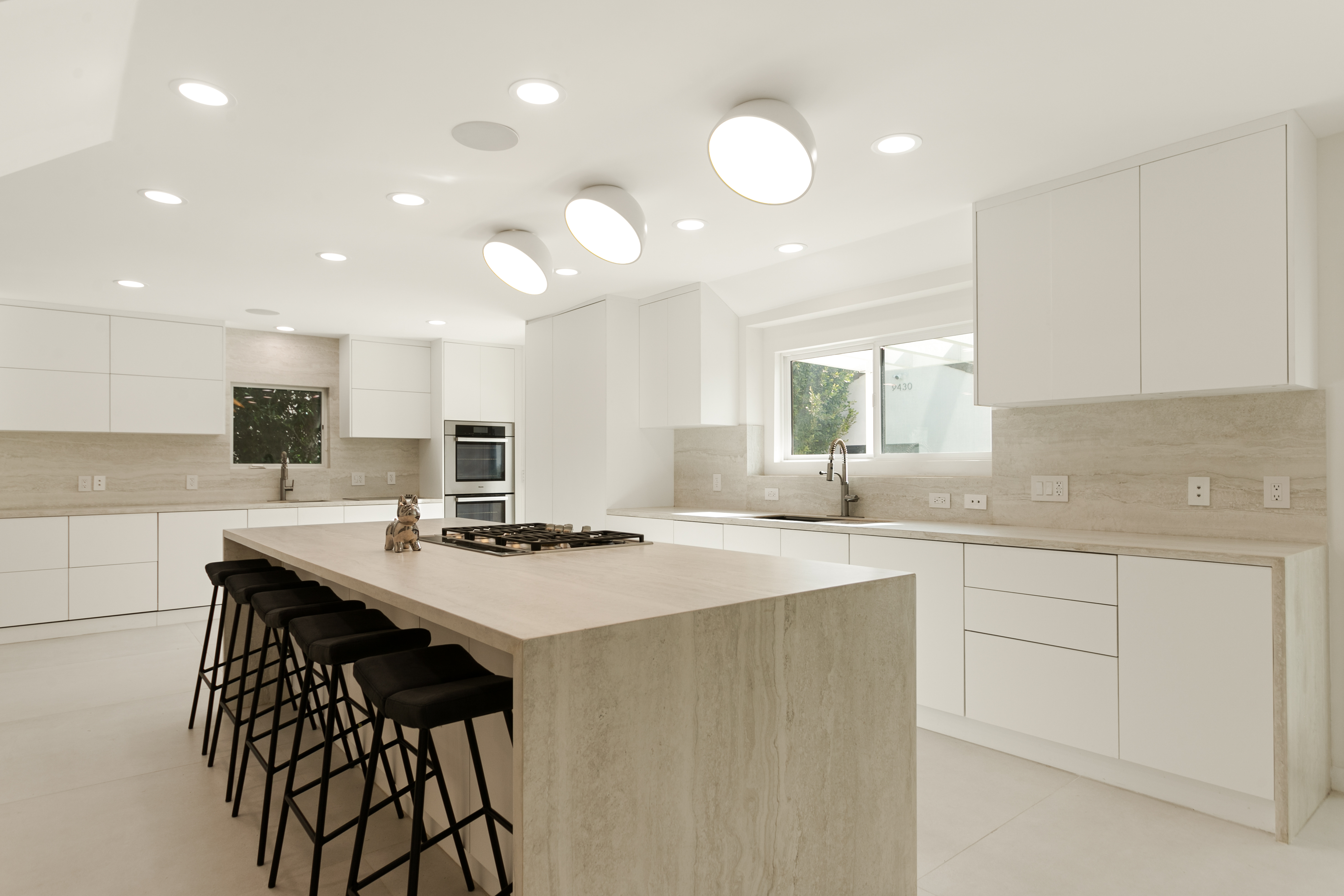 9432 Oakmore Rd kitchen — luxury rental Los Angeles 90035 photo 4