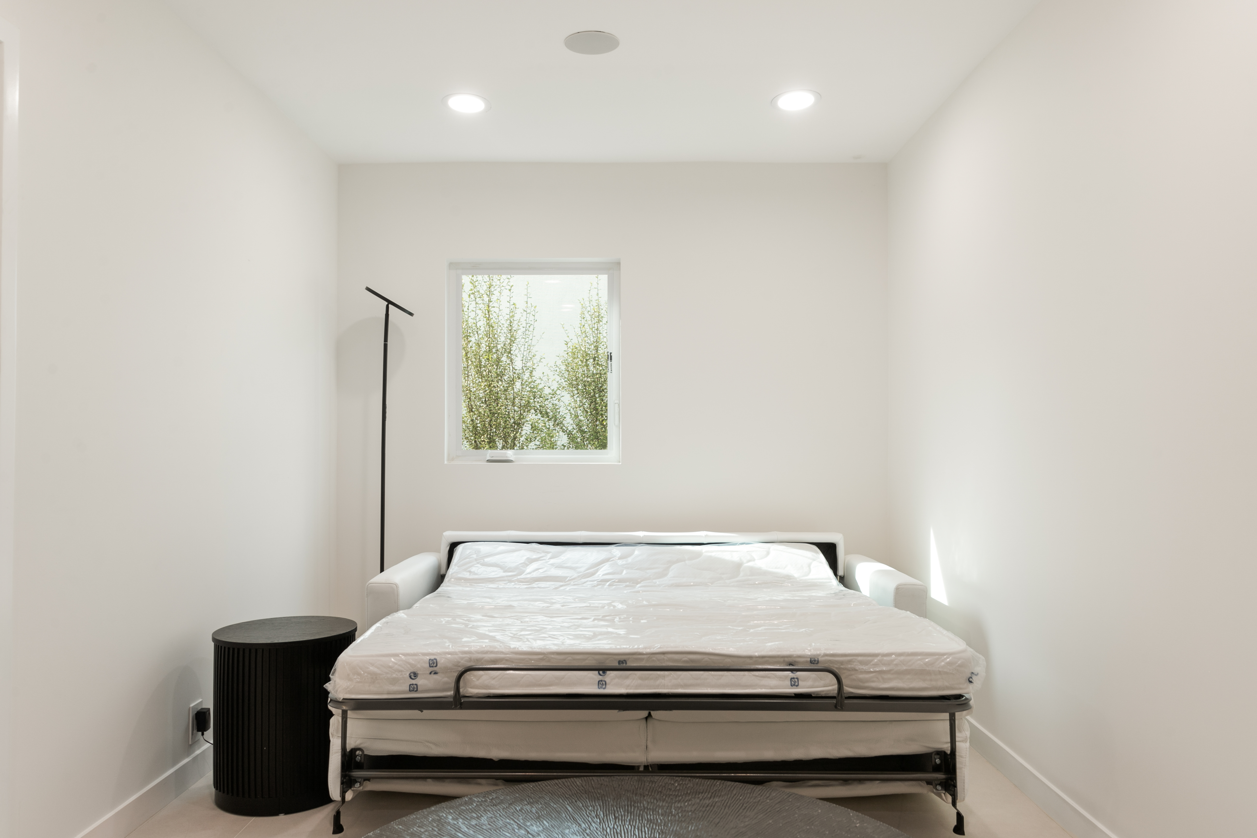 9432 Oakmore Rd office / den — luxury rental Los Angeles 90035 photo 3