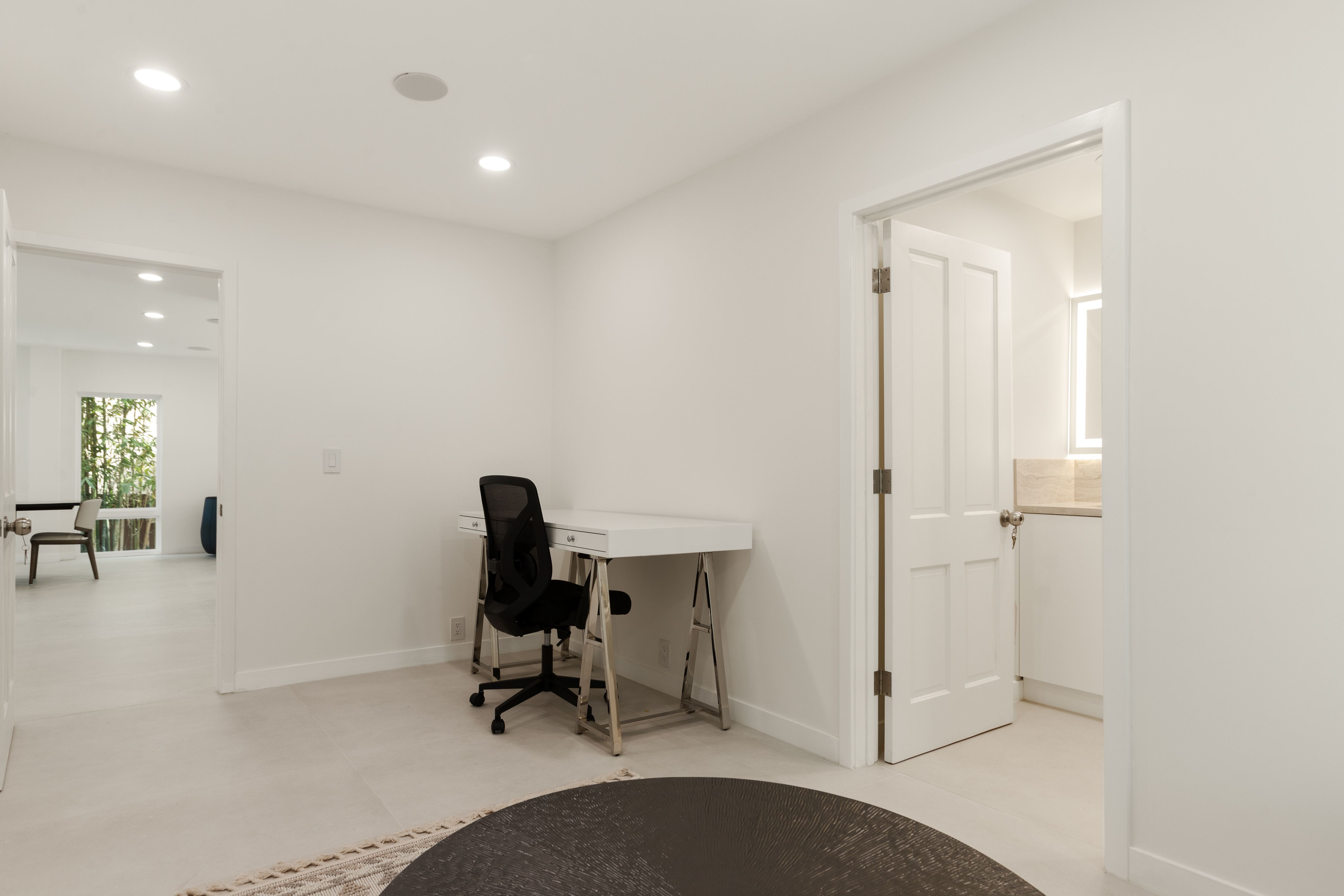 9432 Oakmore Rd office / den — luxury rental Los Angeles 90035 photo 1