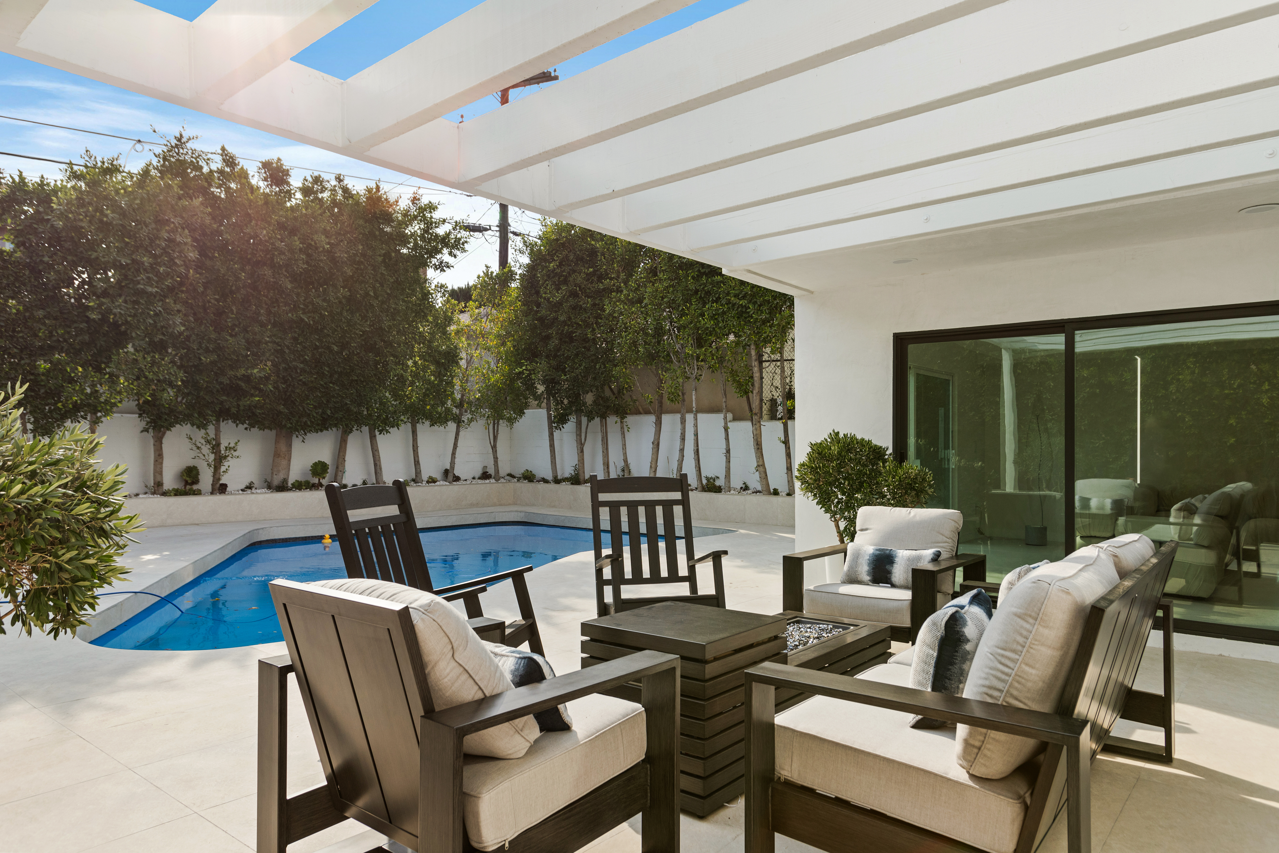 Heated pool & spa â€” 9432 Oakmore Rd luxury rental LA
