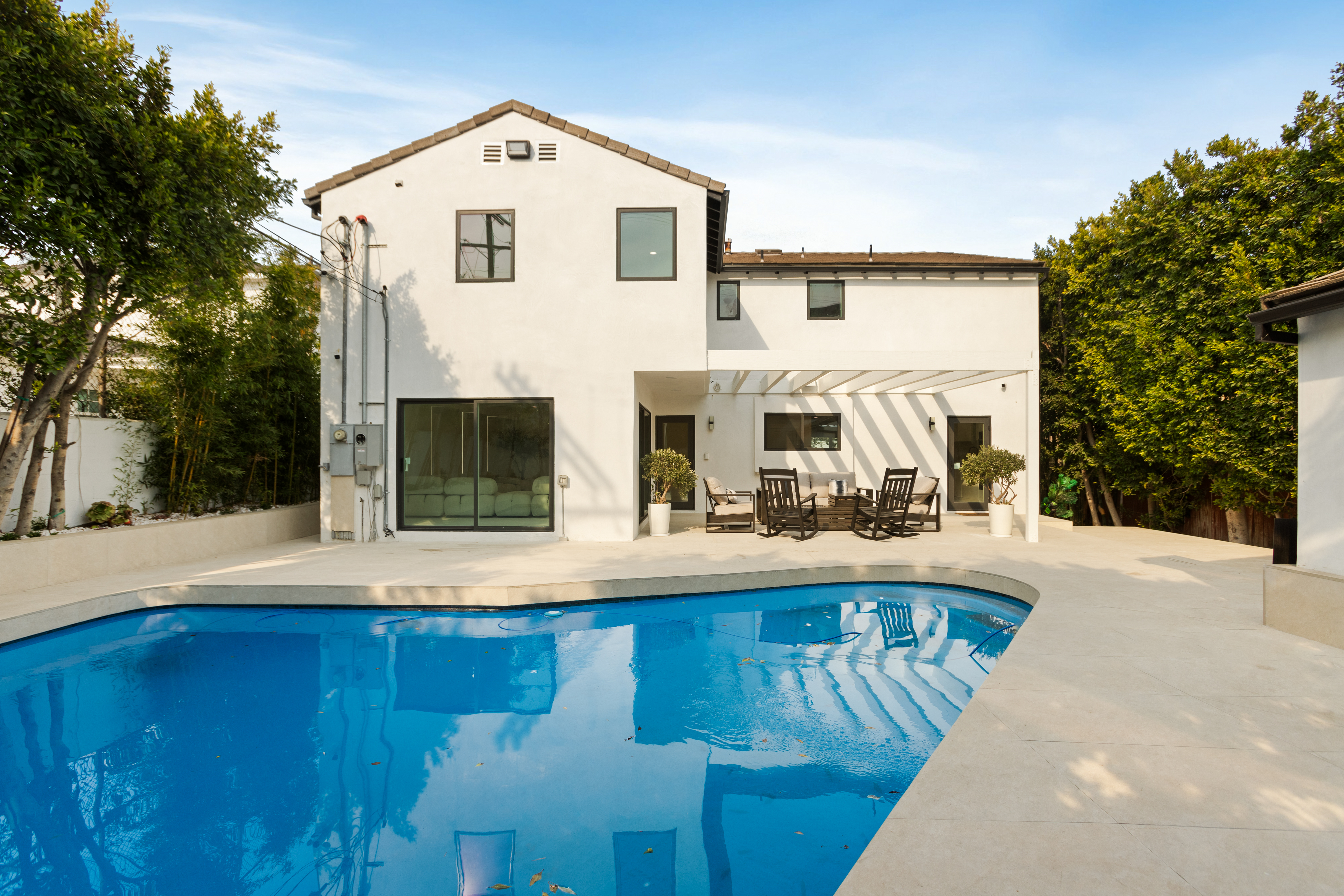 9432 Oakmore Rd pool & outdoor — luxury rental Los Angeles 90035 photo 2