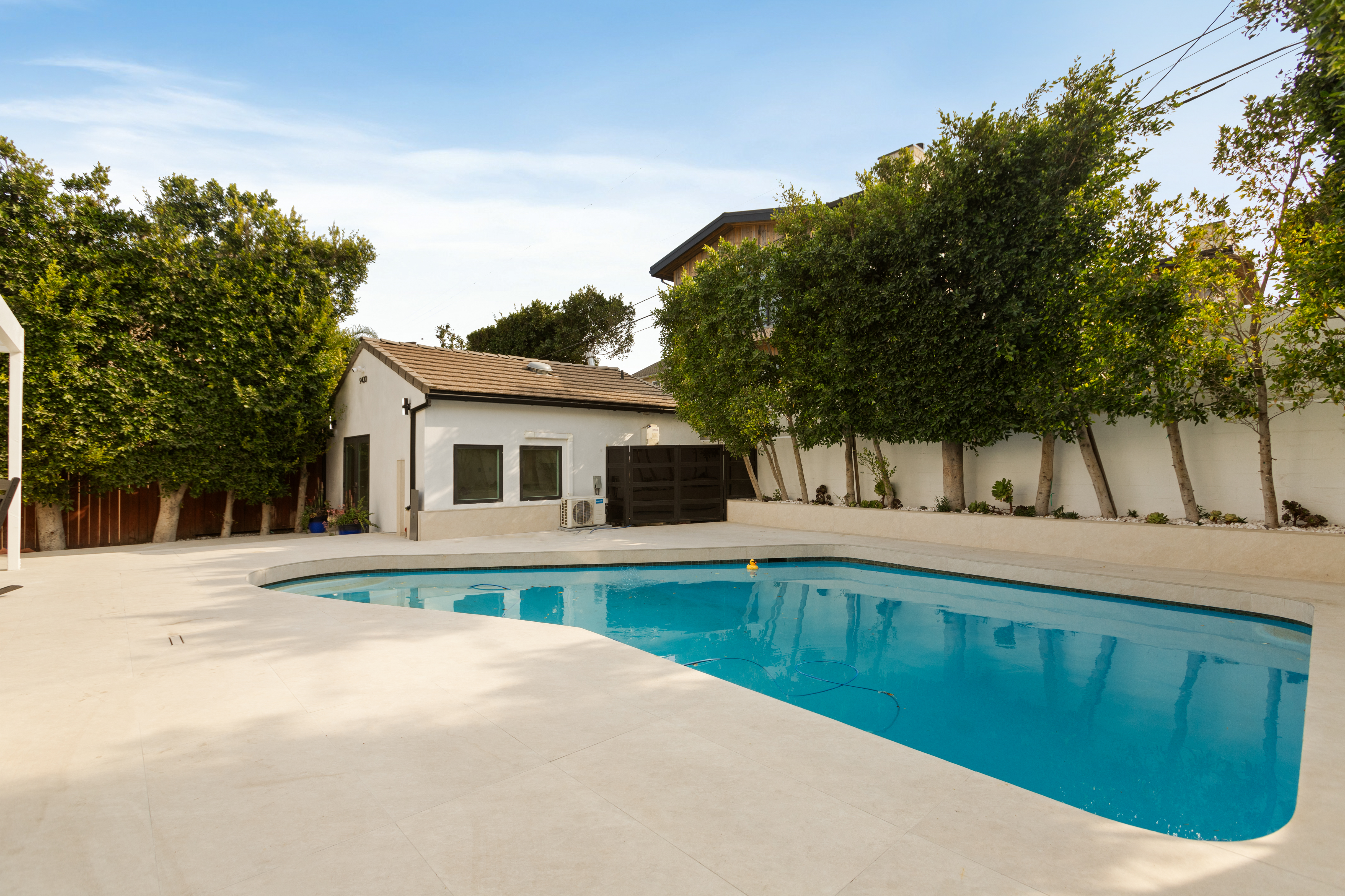 9432 Oakmore Rd pool & outdoor — luxury rental Los Angeles 90035 photo 3