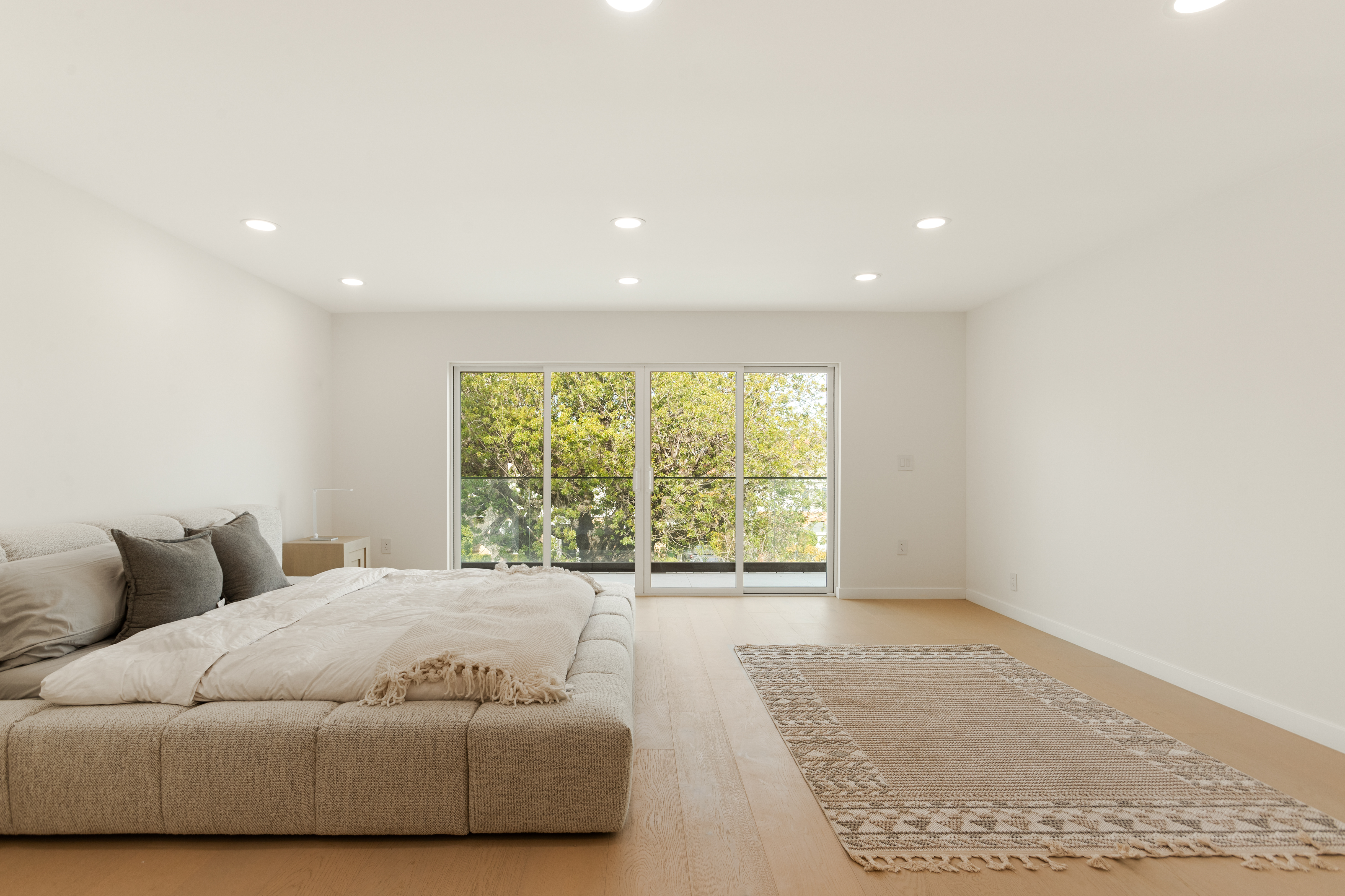 9432 Oakmore Rd interior photo 6 â€” luxury rental Los Angeles
