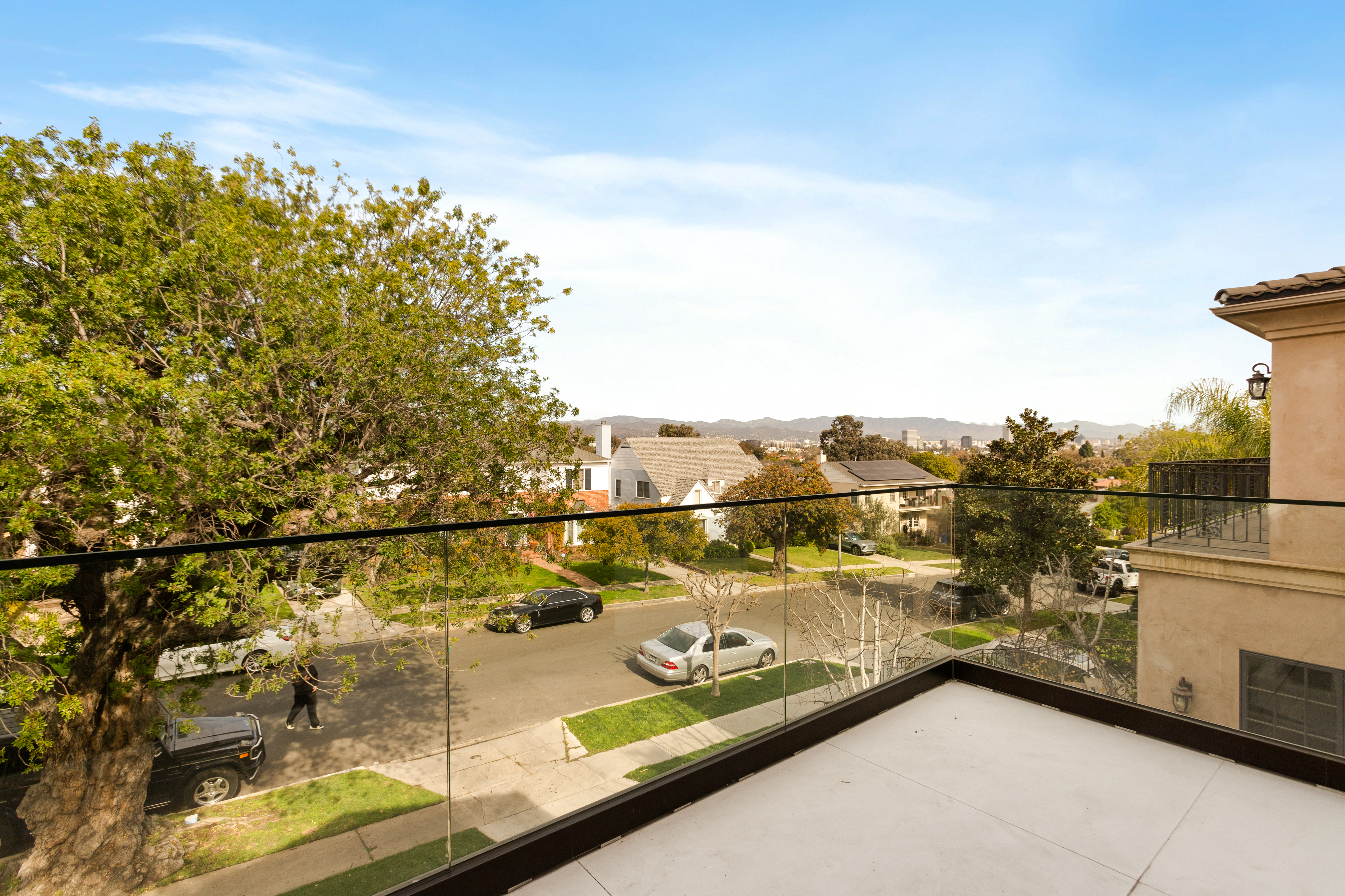 9432 Oakmore Rd primary suite — luxury rental Los Angeles 90035 photo 4