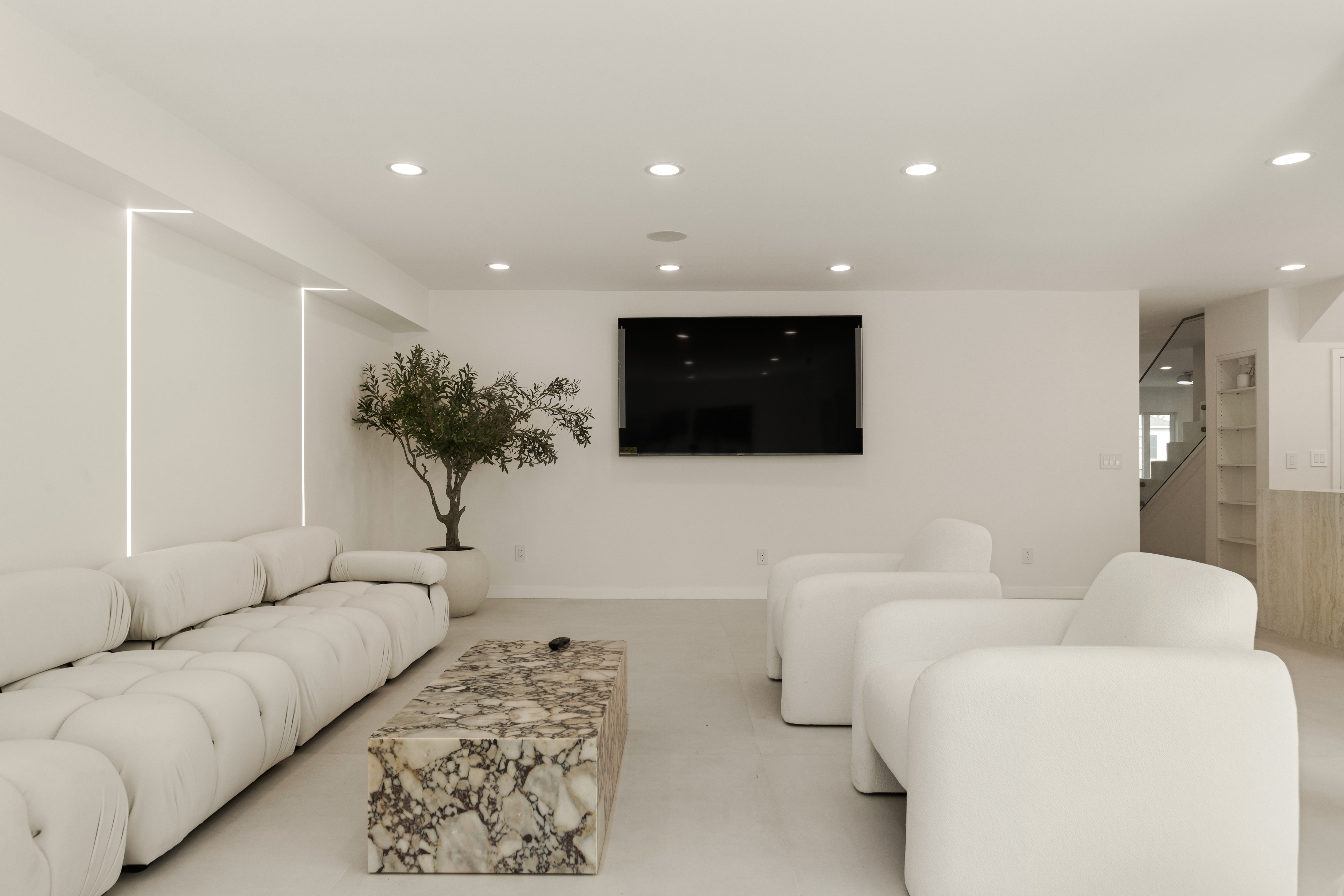 9432 Oakmore Rd living rooms — luxury rental Los Angeles 90035 photo 5