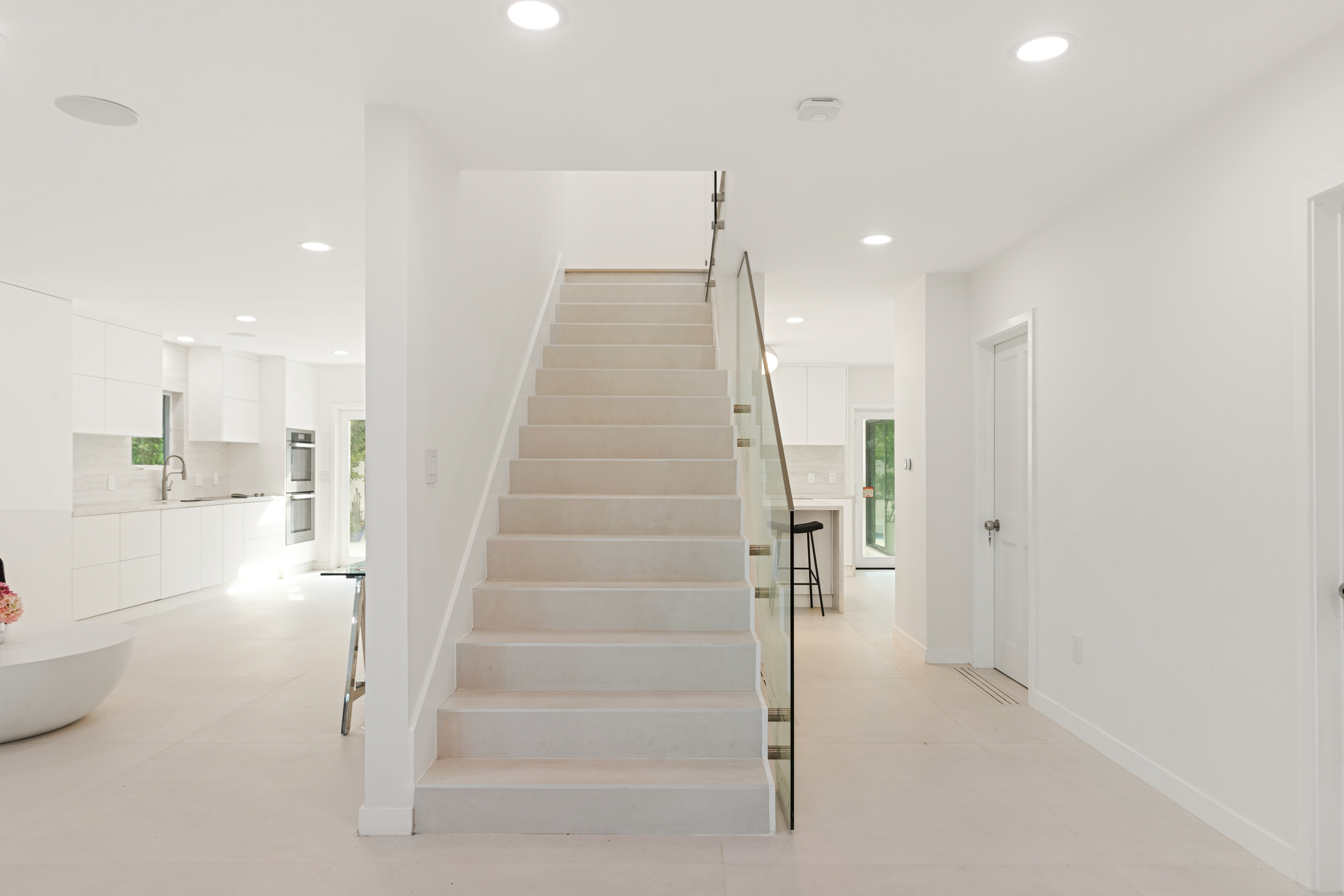 9432 Oakmore Rd staircase — luxury rental Los Angeles 90035 photo 2